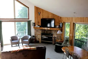 Lakefront Vacation Rental with a Deck and Hot Tub near Wisconsin Dells - Image 2
