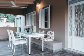 Attraente casa con barbecue, giardino e terrazza | Vista sul giardino - Image 3