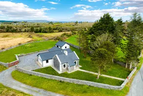 Holiday home with garden - Image 2