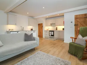 Cottage with garden - Image 3