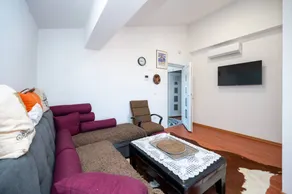 Appartement entièrement équipé avec jardin, terrasse et piscine - Image 4