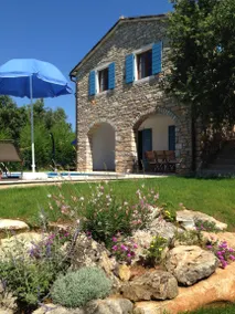 Ferienhaus mit Garten, Pool und Terrasse - Image 2