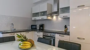 Holiday apartment with barbeque, terrace & hot tub - Image 4