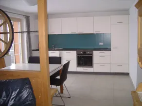 Apartamento con jardín y terraza - Image 5