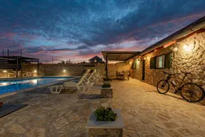 Villa with private pool, garden & terrace - Image 5