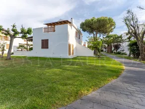 Apartment with terrace & pool - Image 2
