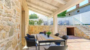 Flat with private pool, terrace & barbecue | Garden view - Image 4