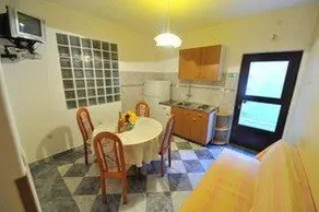 Holiday apartment with barbecue, garden & terrace - Image 2