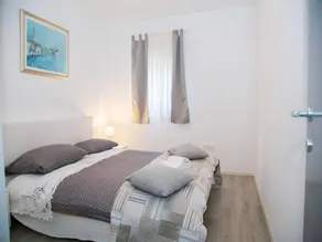 Villa con piscina privada, barbacoa y jardín - Image 3