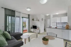 Charmant appartement avec piscine chauffée et internet haut débit | Vue montagne | Idéal pour le télétravail - Image 5