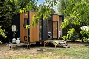 Fully Equipped Tiny House Perfect for an Intimate Getaway in Victoria - Image 2