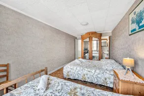Bed and Breakfast 'Chambre Verte' with Mountain View, Shared Terrace and Wi-Fi - Image 3