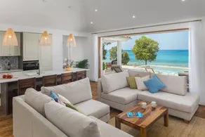 Villa Porto Bus Beachside by Villas Guide - Image 5