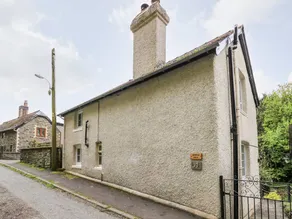 Cottage with garden - Image 2