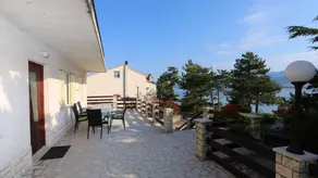 Apartamento vacacional con barbacoa, terraza y jardín - Image 4