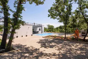 Villa ideal para familias con barbacoa, jacuzzi y piscina - Image 4