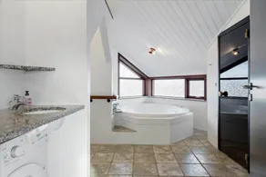 Holiday home with terrace, jacuzzi & sauna - Image 4