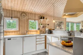 House with sauna, hot tub & terrace - Image 4