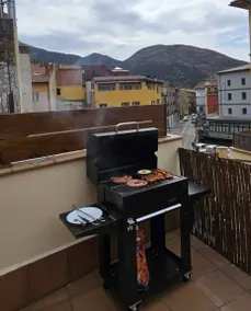 Apartment with barbecue, hot tub & terrace - Image 2