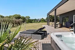 House with jacuzzi, barbecue & terrace - Image 3