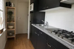Holiday home with terrace & garden - Image 5