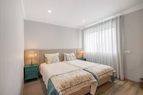 Chambre privée avec terrasse, jardin et piscine | Vue jardin - Image 3