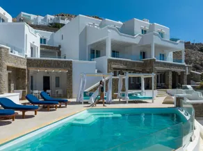 Stylish Villa with Sea View and Infinity Pool - Image 4