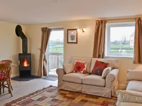 Cottage with terrace, garden & barbeque | River view - Image 2