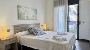 Appartement avec piscine et terrasse - Image 3