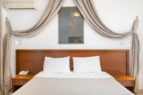 Dedicated room with pool, garden & terrace | Sea view - Image 4