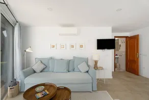 Fully equipped house with garden, pool & terrace | Mountain view | Perfect for remote work - Image 4