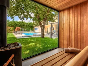 Villa with pool, barbeque & terrace - Image 2