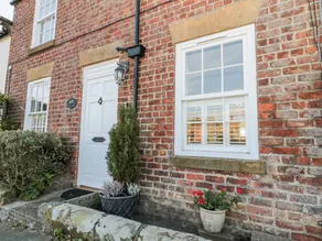 Cottage with garden - Image 2