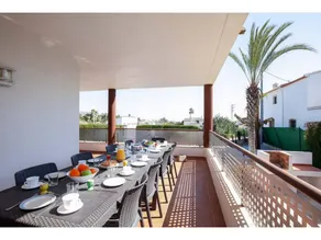 Villa with terrace, private pool & garden - Image 5