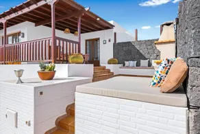 Fully equipped pleasant villa with barbecue, terrace & hot tub | Sea view - Image 3