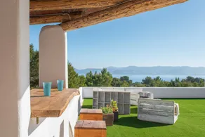 Villa with barbeque, terrace & private pool - Image 4
