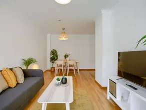 Cozy Apartment with Pool & A/C near the Airport - Image 5