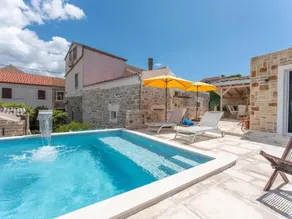 Holiday home with barbecue, private pool & garden | Sea view - Image 4