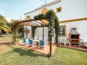 Spacieuse villa conviviale et familiale avec terrasse, barbecue et jardin | Vue jardin - Image 3