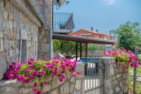 Villa with terrace, BBQ & private pool - Image 5