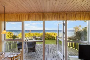 Holiday home with garden, terrace & barbecue | Sea view | Beach nearby - Image 4