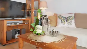 Ferienwohnung mit Pool, Grill und Garten | Meerblick - Image 2