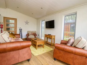 Family-oriented cottage with garden - Image 3