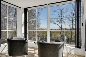 Child-friendly spacious house with hot tub, garden & barbecue | Beach nearby | Pets allowed - Image 4