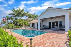 Paradise with a pool pier and private beach area - Image 4