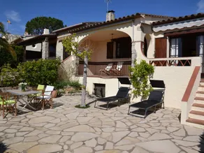 Casa con giardino e piscina - Image 2