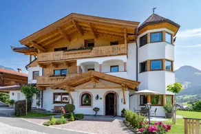 Family-friendly pleasant holiday apartment with sauna & garden | Close to the ski - Image 2