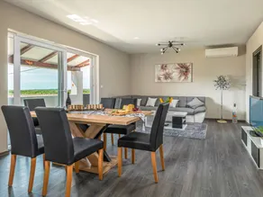 Apartment with garden, barbecue & terrace | Sea view - Image 5