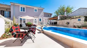 Holiday home with BBQ, garden & terrace | Pets are welcome - Image 3