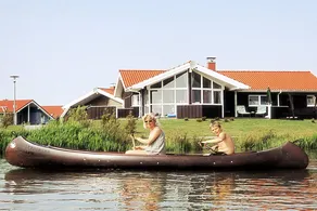 Fully equipped holiday home with garden, terrace & jacuzzi | Water view - Image 3